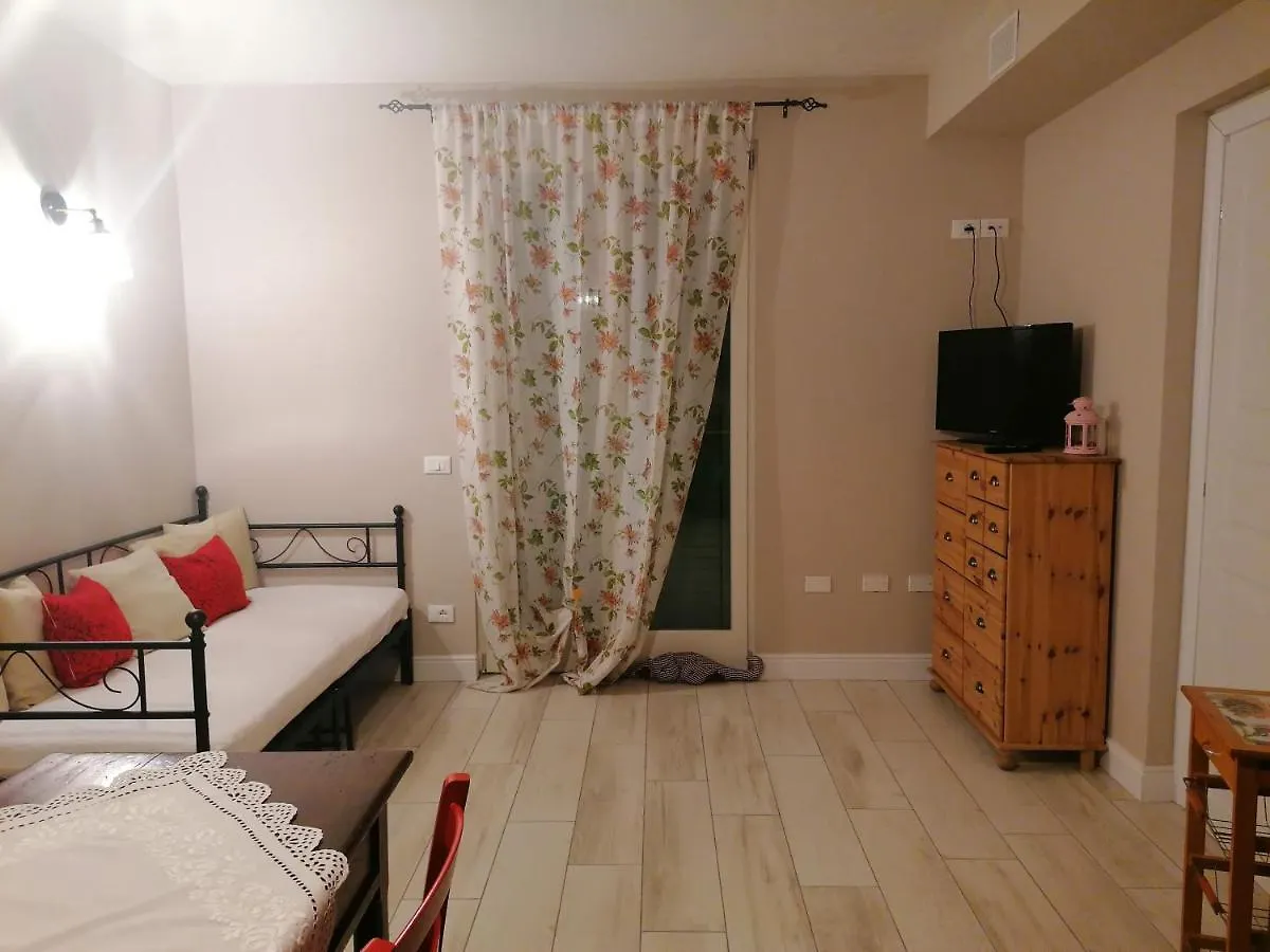 Apartment Bilocale Papavero, Magnolia O Girasole San Felice del Benaco Italy